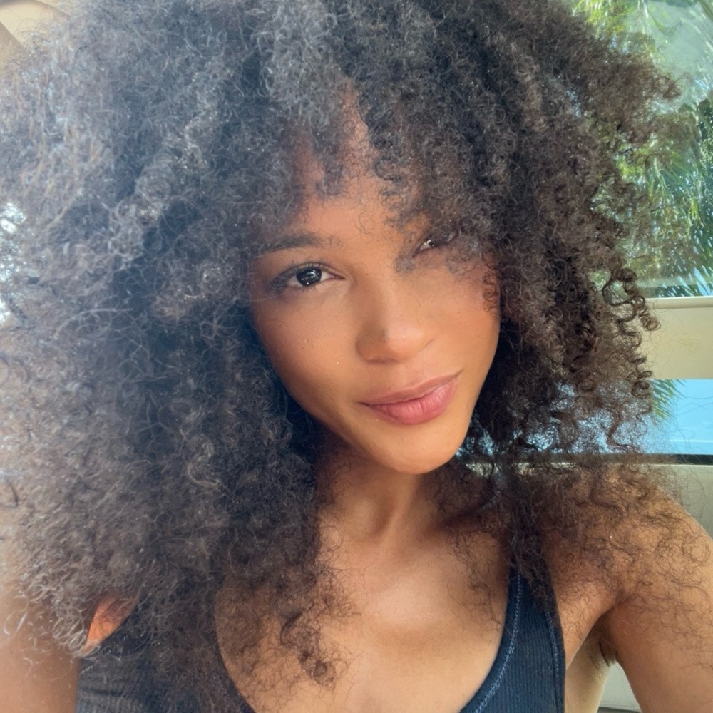 Meet your Posher, Ava